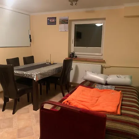 Kwatera Przed Remontem Bez Zlewu W Czesci Kuchennej Lazienka Sprawna Ale Przed Remontem Alloggio in famiglia