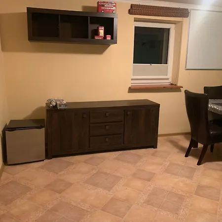 Homestay Kwatera Na Parterze !przed Remontem! Przeczytaj Przed Wynajmem *