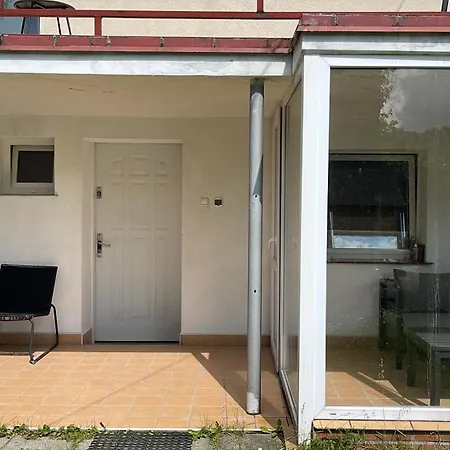 Kwatera Przed Remontem Bez Zlewu W Czesci Kuchennej Lazienka Przed Remontem * Gdynia