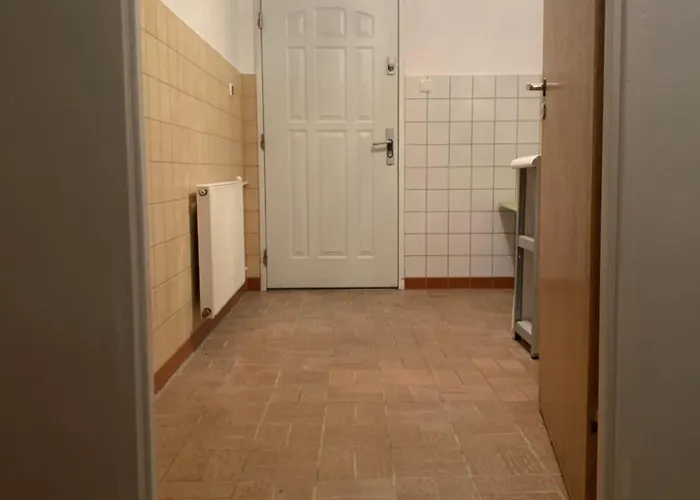 Homestay Kwatera Przed Remontem Bez Zlewu W Czesci Kuchennej Lazienka Przed Remontem Gdynia