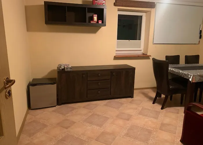 Homestay Kwatera Przed Remontem Bez Zlewu W Czesci Kuchennej Lazienka Przed Remontem *